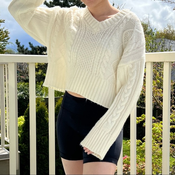 Sweaters - KOREAN WHITE CHUNKY CROPPED SWEATER